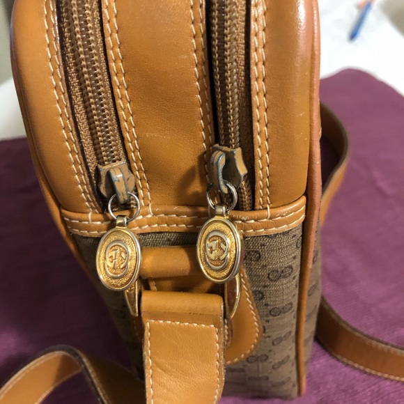 Sold Authentic Gucci Vintage Sling Bag - Picture 2 of 16
